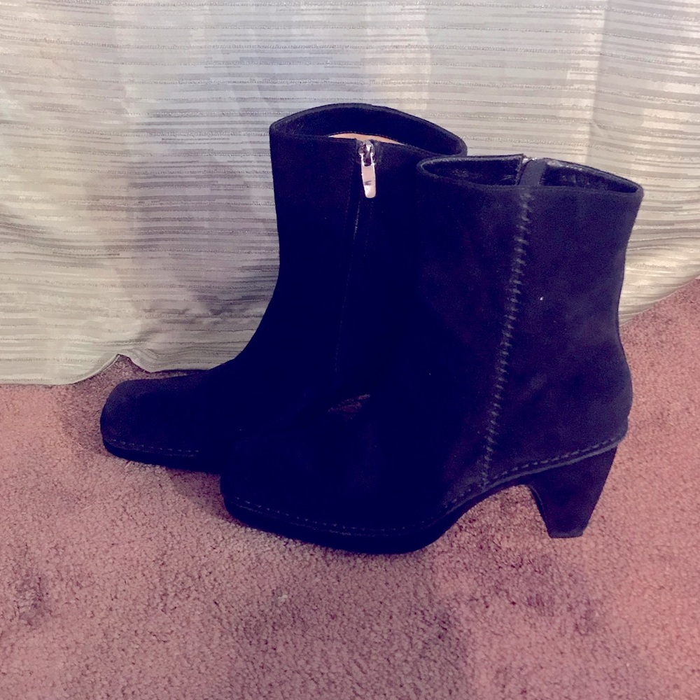 Elegant Black Ankle Boots
